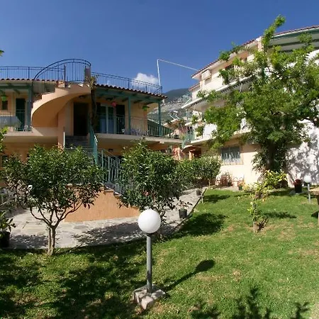 Maria 4* Lurdáta